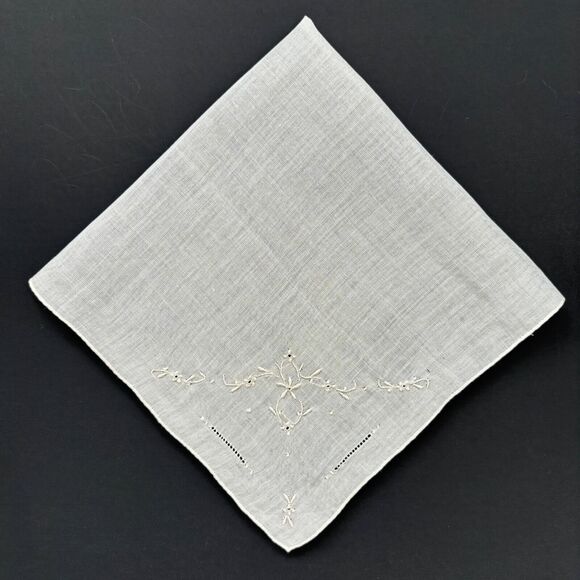 Embroidered Floral Wedding Bride Handkerchief Linen Cottage Core Granny Vtg READ - Picture 1 of 4